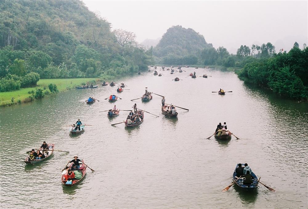 Những ngôi chùa linh thiêng ở miền Bắc đông nghịt du khách đầu năm - 2