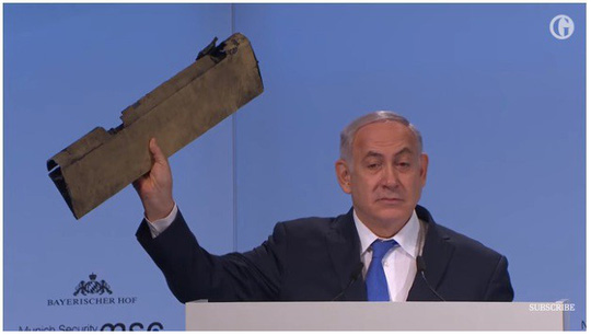 Thủ tướng Israel đưa mảnh vỡ máy bay tới hội nghị Đức &#34;vỗ mặt&#34; Iran - 1