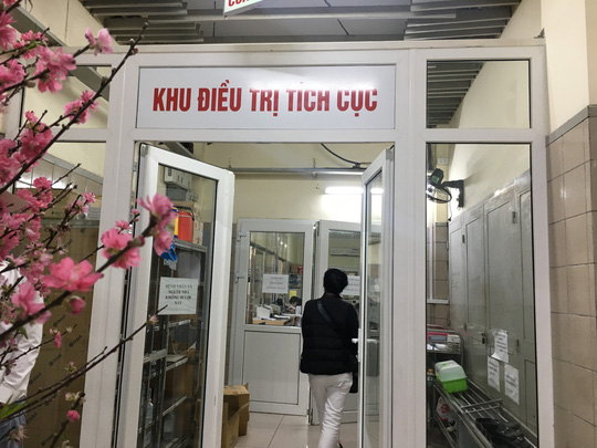 Giận người yêu, thanh niên 19 tuổi “tu” hết nửa chai thuốc diệt cỏ - 1