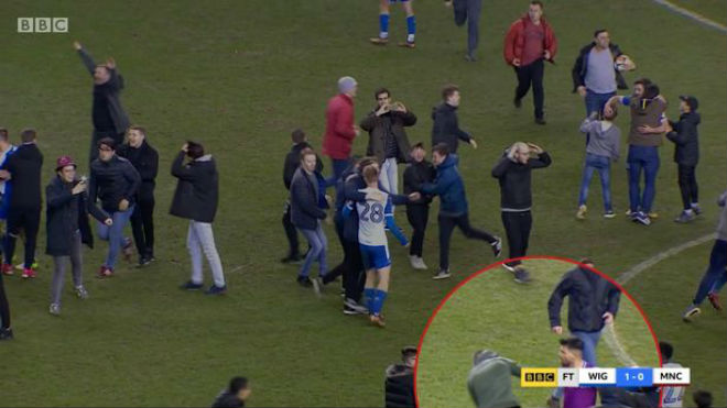 Man City thua sốc FA Cup: Aguero đánh CĐV, đối mặt án phạt nặng - 1