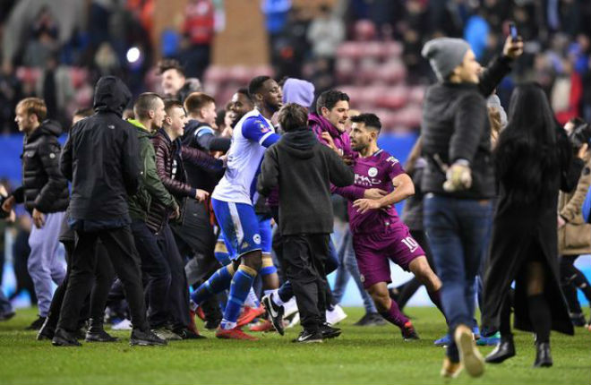 Man City thua sốc FA Cup: Aguero đánh CĐV, đối mặt án phạt nặng - 3