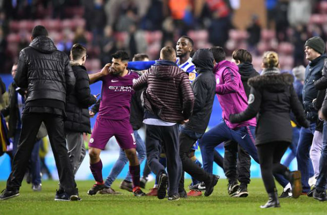 Man City thua sốc FA Cup: Aguero đánh CĐV, đối mặt án phạt nặng - 4