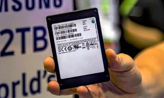 Ổ SSD đầu tiên thế giới đạt dung lượng siêu khủng 30 TB - 1