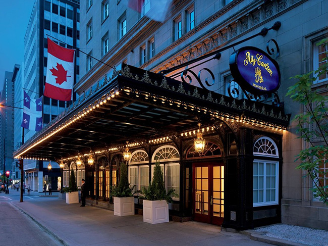 Khách sạn Ritz-Carlton ở trung tâm thành phố Montreal không bao giờ khiến du khách phải thất vọng, ngoài nội thất thời trang thì khách sạn còn cung cấp dịch vụ phục vụ khách hàng tuyệt vời.