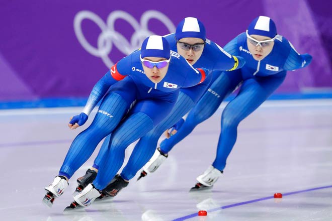 Chê đồng đội, 2 người đẹp Olympic mùa đông bị cả làng “ném đá” - 1