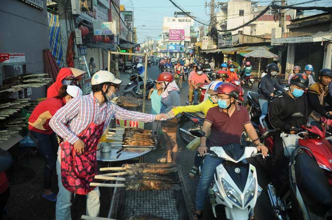 Vàng, cá lóc “xuất xưởng” trong ngày vía Thần Tài ở Sài Gòn - 6