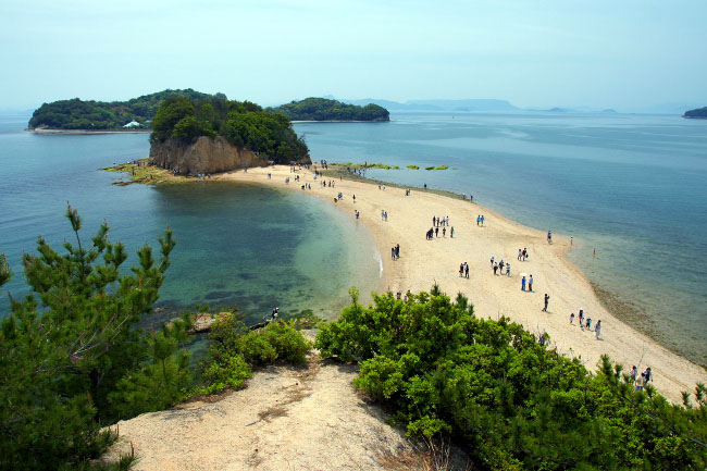 Hòn đảo &#34;bí ẩn&#34; tại Nhật Bản khiến du khách nào cũng muốn dừng chân vì quá đẹp - 1