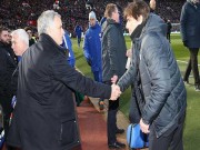 Bóng đá - Đại chiến MU - Chelsea: Mourinho tươi &quot;hết cỡ&quot;, tay bắt mặt mừng đón Conte