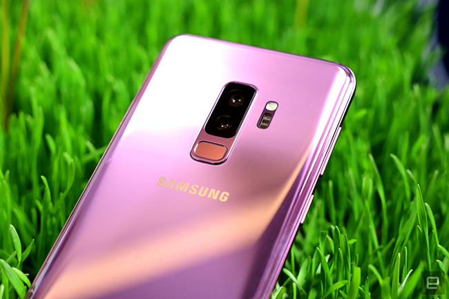 Galaxy S9 và S9+ còn có&nbsp;vân tay bảo mật Dedicated Fingerprint, cho phép người dùng lựa chọn sử dụng thêm một dấu vân tay khác để truy cập thư mục bảo mật ngoài dấu vân tay dùng để mở khóa điện thoại.