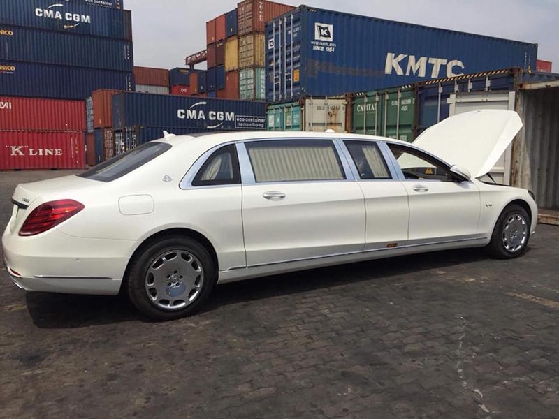 Mercedes-MayBach S600 Pullman về đến Việt Nam - 2