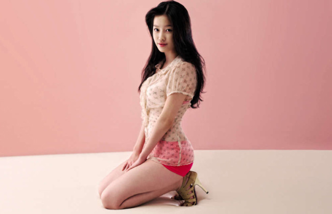 Han Yeo Reum sinh năm 1983, tham gia một số phim truyền hình, điện ảnh cho tới năm 2012.