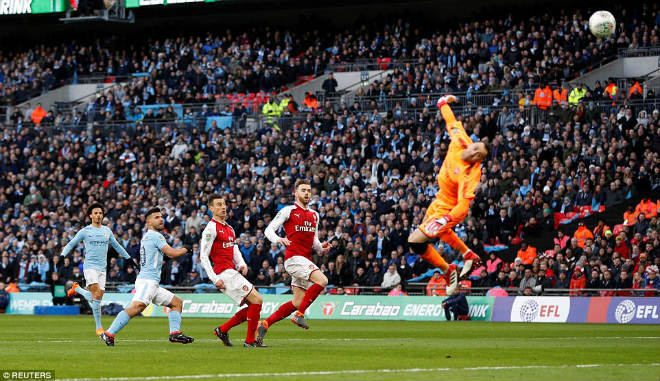 Man City hạ Arsenal vô địch: Guardiola hiên ngang trên đỉnh nước Anh - 3