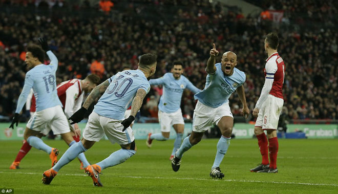 Man City hạ Arsenal vô địch: Guardiola hiên ngang trên đỉnh nước Anh - 6