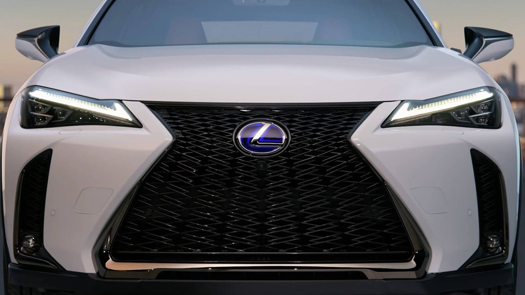 Lộ diện những hình ảnh đầu tiên của Lexus UX 2018 - 2