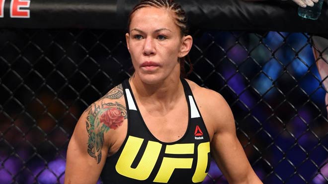 “Nữ quái” UFC dọa vặn cổ Mayweather nếu dám đấu MMA - 1