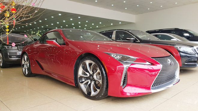 Lexus LC500 trưng bày tại showroom với giá bán gần 10 tỷ đồng - 1