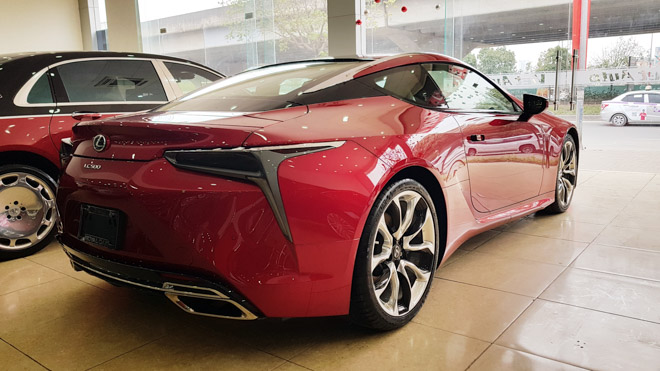 Lexus LC500 trưng bày tại showroom với giá bán gần 10 tỷ đồng - 3