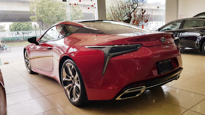 Lexus LC500 trưng bày tại showroom với giá bán gần 10 tỷ đồng - 6