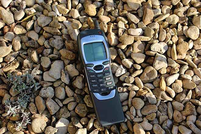 Sau Nokia 8110, cục gạch “1999” Nokia 7110 sẽ được hồi sinh? - 1