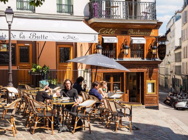 Paris, Pháp: Các món ăn truyền thống của Pháp như bánh sừng bò, súp rau và súp hành. Ngoài ra, kinh đô ánh sáng cũng phục ẩm thực theo hương vị của 65 nước khác.