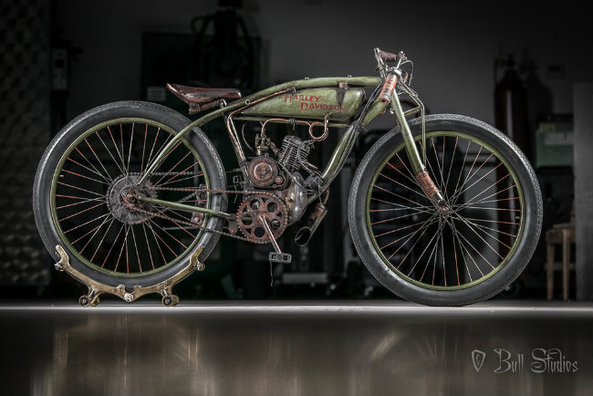 1926 Harley-Davidson Board track racer được đặt biệt danh ấn tượng “Peashooter” (Súng bắn hạt đậu) là một mẫu xe đua hoàn toàn.