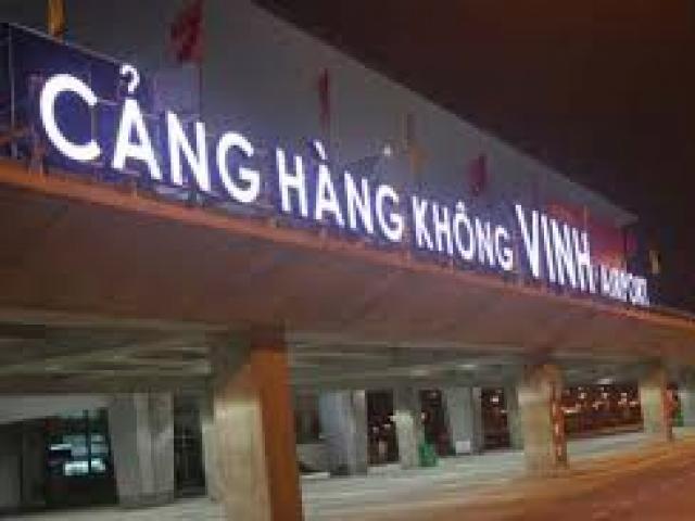 Thanh niên tâm thần vượt rào an ninh trèo lên máy bay sắp đón khách