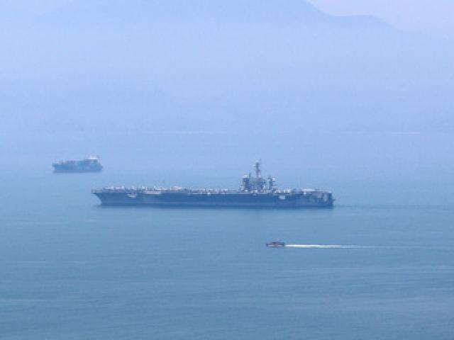 Tàu sân bay USS Carl Vinson đã vào vùng biển cảng Tiên Sa