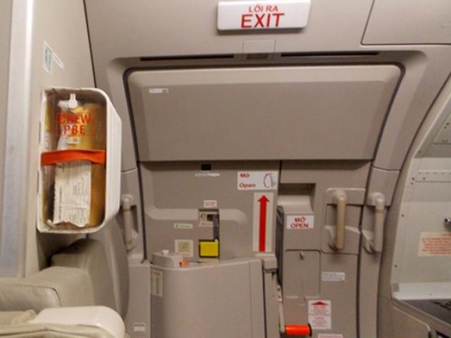 Lý do ”không thể tin” khi khách tự mở cửa thoát hiểm máy bay