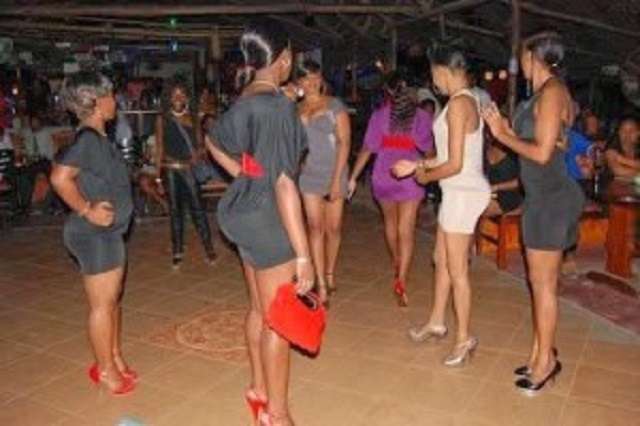 Đời cay đắng của gái mại dâm Kenya bán thân cho 5.000 khách - 1