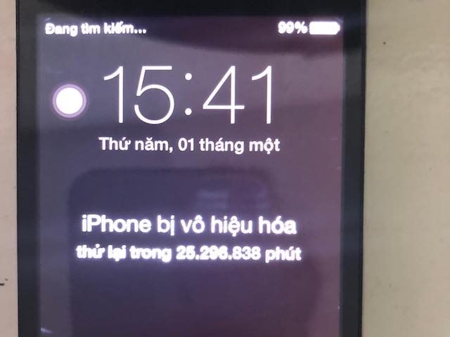 Một phụ nữ ở Nha Trang phải đợi 48 năm để... mở khóa iPhone