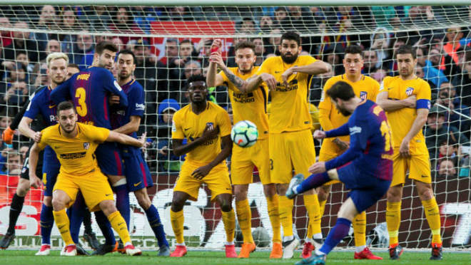 Messi lập siêu kỷ lục đá phạt, Barca thiệt quân nặng trước tái đấu Chelsea - 1