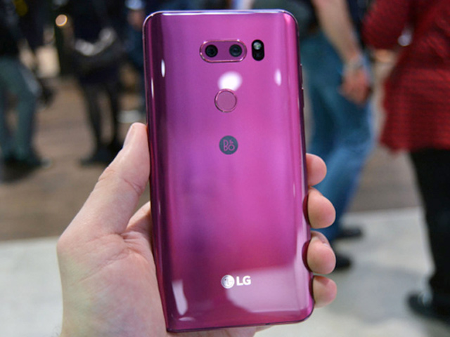 Cận cảnh LG V30 màu hồng phớt siêu quyến rũ