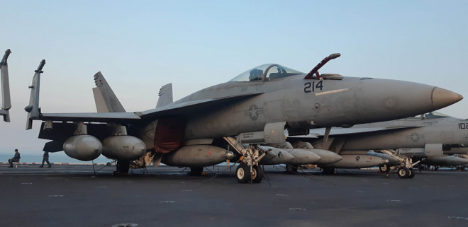 Ngắm &#34;đàn chim sắt&#34; trên siêu hàng không mẫu hạm USS Carl Vinson - 1
