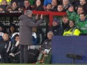 Bóng đá - MU - Mourinho đá chai nước, nguy cơ lỡ đại chiến Liverpool: Fan bênh vực