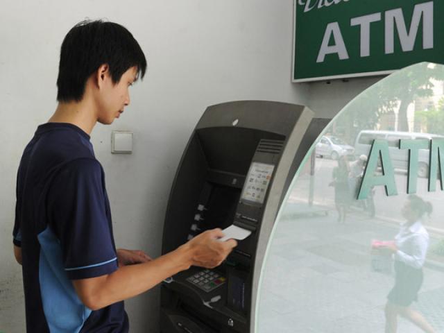 Ma trận phí ngân hàng “móc túi” chủ tài khoản