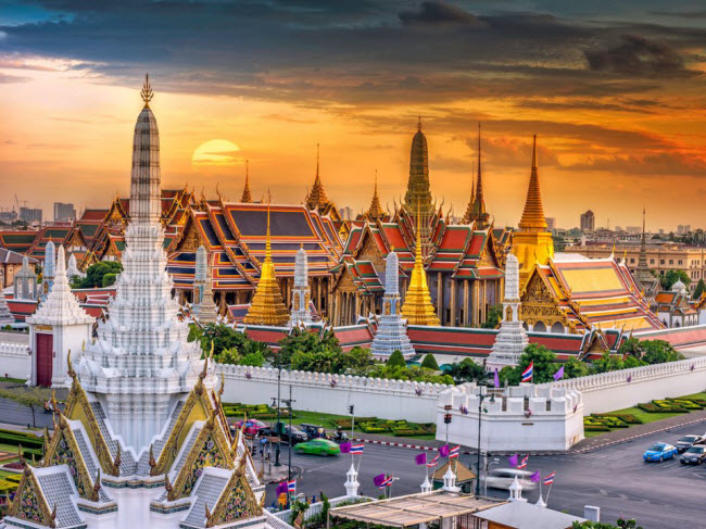 Bangkok, Thái Lan: Thủ đô của Thái Lan được coi là một trong những địa điểm du lịch rẻ nhất trên thế giới. Mặc dù chi phí thấp, nhưng du khách vẫn được tận hưởng những tiện ích và trải nghiệm khó quên bao gồm khám phá ngôi đền nổi tiếng Wat Phra Kaew.