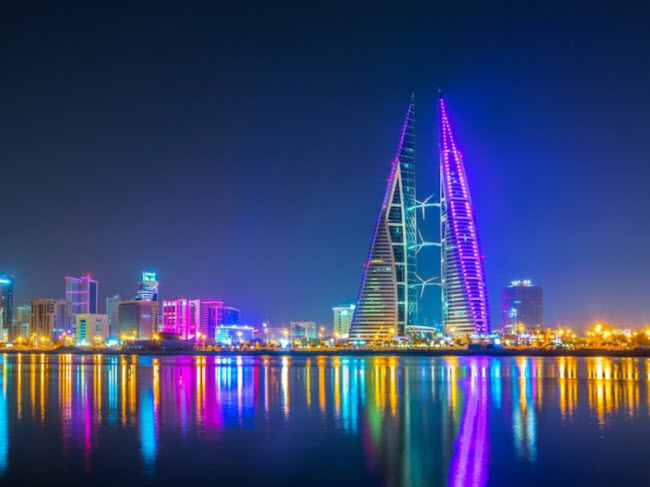 Manama, Bahrain: Manama được coi là điểm đến thay thế cho thành phố Dubai, nơi luôn trong tình trạng đông đúc du khách. Thành phố của Bahrain nổi tiếng với các công trình kiến trúc ấn tượng và dịch vụ tiện nghi.