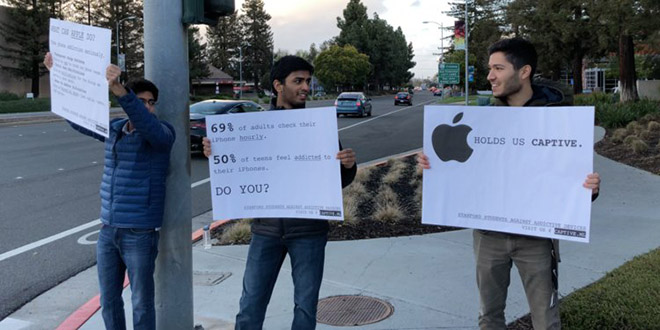 Sinh viên biểu tình phản đối iPhone của Apple vì gây nghiện - 1