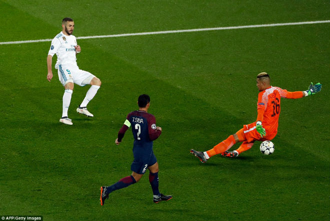 Real vào tứ kết C1: Vua Ronaldo &#34;nổ súng&#34;, rực rỡ hơn pháo sáng Paris - 5