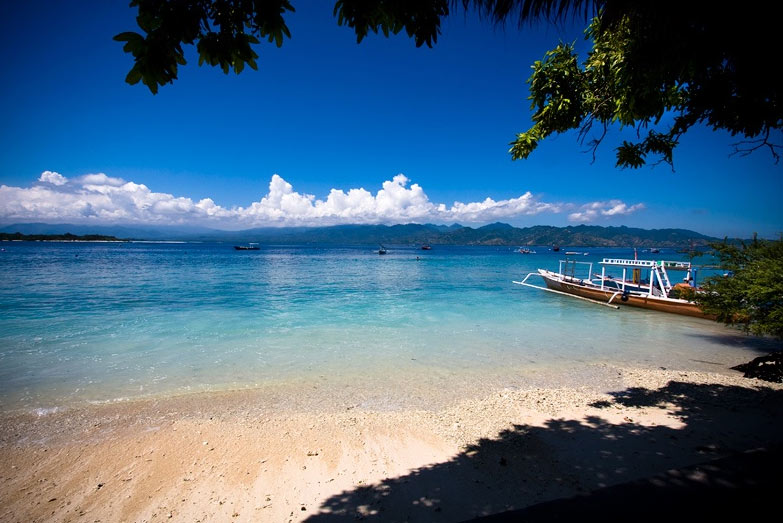 Không chỉ Bali trứ danh, Indonesia còn có những hòn đảo đẹp kinh ngạc thế này - 1