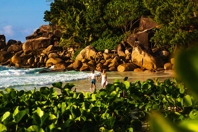 Seychelles: Mặc dù Seychelles không phải là nơi lý tưởng để đi nghỉ mát lãng mạn bởi nó như ốc đảo nằm giữa sa mạc. Nhưng với những cặp đôi ưa thích sự riêng tư và tĩnh lặng, quần đảo Seychelles là một lựa chọn thích hợp. Thời gian tốt nhất để tham quan: Tháng 4, 5 đến tháng 10, 11.