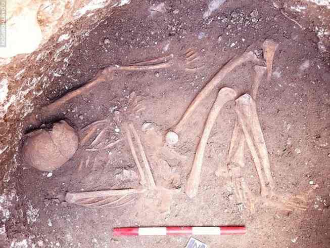Phát hiện hang động bí ẩn chứa bộ xương 2.800 năm - 1