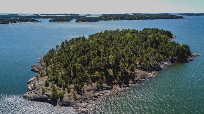 Nếu bạn là phụ nữ và muốn tìm một nơi nghỉ dưỡng sang trọng, đảo SuperShe Island là sự lựa chọn lý tưởng. Đây là khu nghỉ dưỡng chỉ dành riêng cho nữ giới nằm ở ngoài khơi bờ biển Phần Lan.