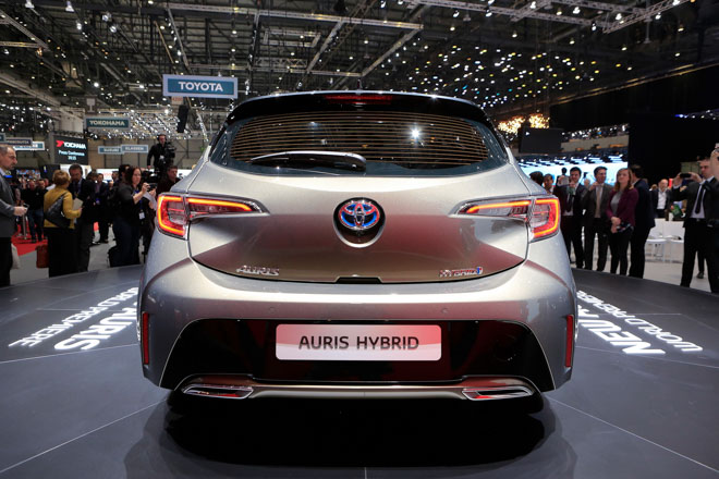 Toyota Auris Hybrid 2019: Nói không với động cơ dầu và khí thải lớn - 5