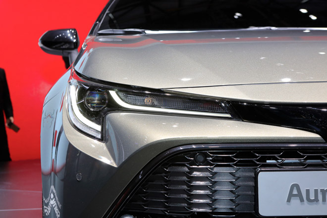 Toyota Auris Hybrid 2019: Nói không với động cơ dầu và khí thải lớn - 8