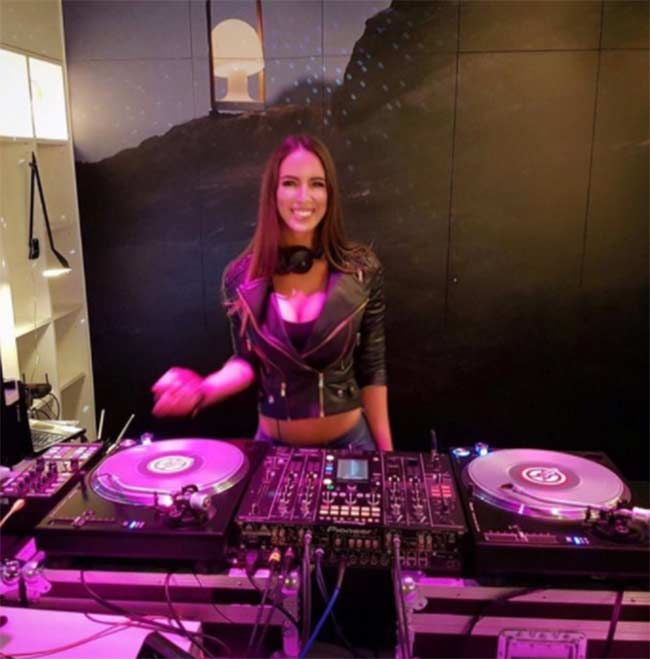 Bên cạnh nghề người mẫu,&nbsp;Lucia Javorcekova cũng làm việc trong vai trò một DJ.
