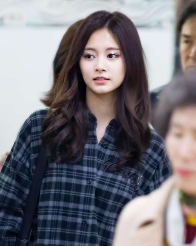 Vẻ đẹp của Tzuyu không bị lẫn giữa &#34;rừng&#34; idol Hàn Quốc.&nbsp;