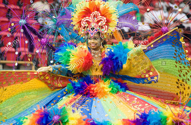 Trinidad: Âm nhạc Soca và calypso, được thúc đẩy bởi nhịp đập của trống, kèn và bất kỳ đồ vật nào phát ra tiếng đã trở thành nhạc nền cho Carnival lớn nhất ở Caribê, kết hợp lễ kỷ niệm nô lệ với truyền thống Công giáo. Tại lễ hội này bạn có thể mặc bất kỳ trang phục kỳ dị nào cũng như đeo các loại mặt nạ quái đản nhất.