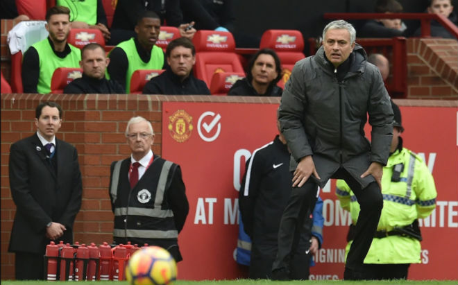 MU hạ Liverpool: Nghệ thuật phòng ngự Mourinho, dàn siêu tiền đạo đầu hàng - 1