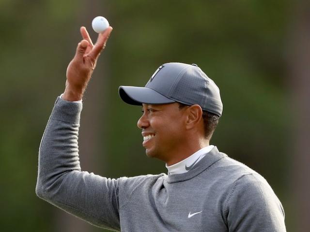 Golf 24/7: Tiger Woods “gây bão”, mỹ nhân khoe vẻ gợi cảm